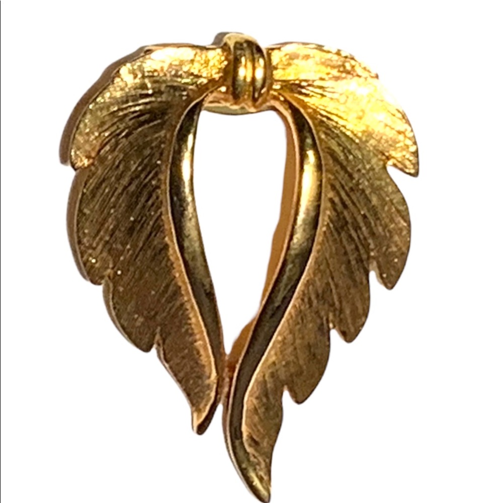 Vintage Gold Color Ornate Leaf Shaped Scarf Clip